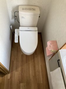 トイレのクッションフロア貼り