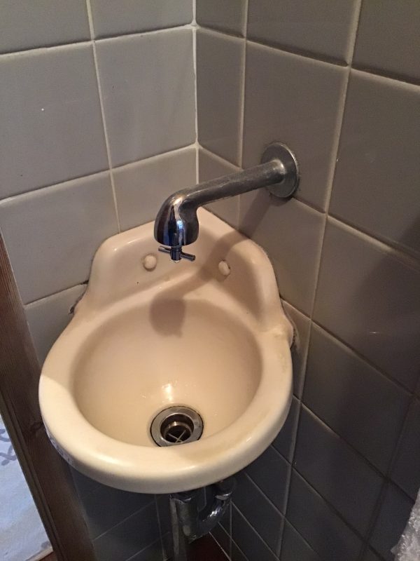 トイレ手洗器　水栓交換