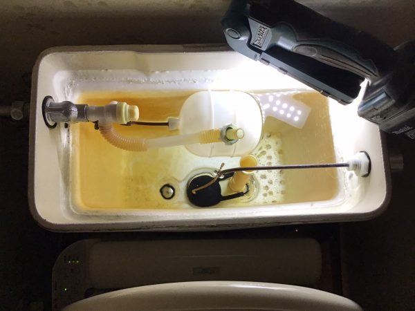 トイレタンク内の水漏れ